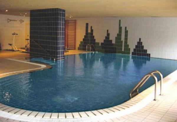 Grande monolocale a uso misto in una residenza lussuosa nel Carré d'Or - 2