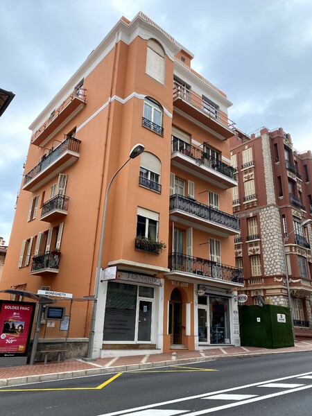 In a tiny lovely Bourgeois style building, large 1 bedroom apartment fully refurnished - 1