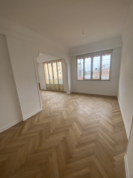 In a tiny lovely Bourgeois style building, large 1 bedroom apartment fully refurnished - 3