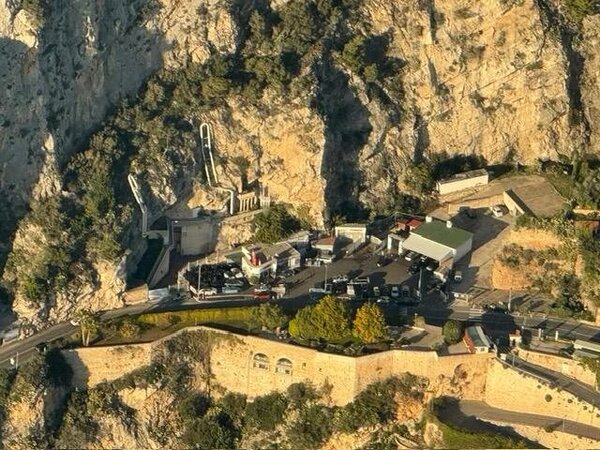 Terrain constructible à usage commercial ou industriel - 1