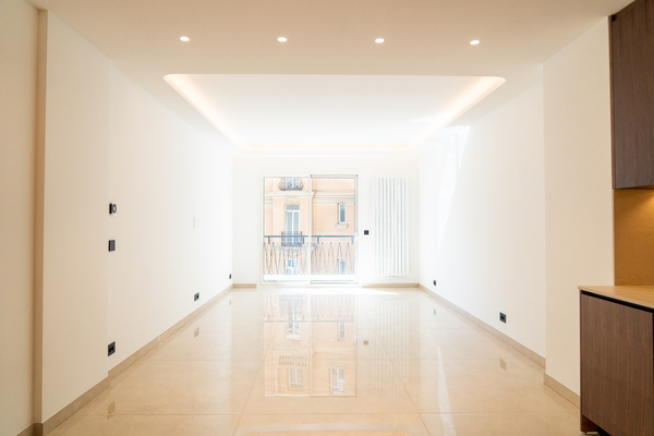2 bedroom refurbished apartment, central - 3