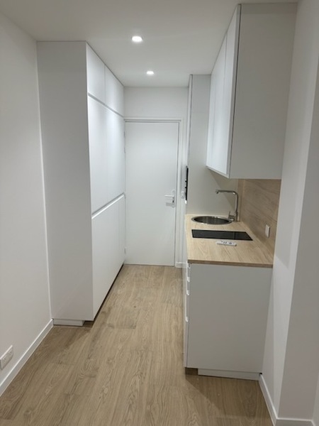 Maid room with central location and having its own shower-room and equipped with air-conditioning - 2