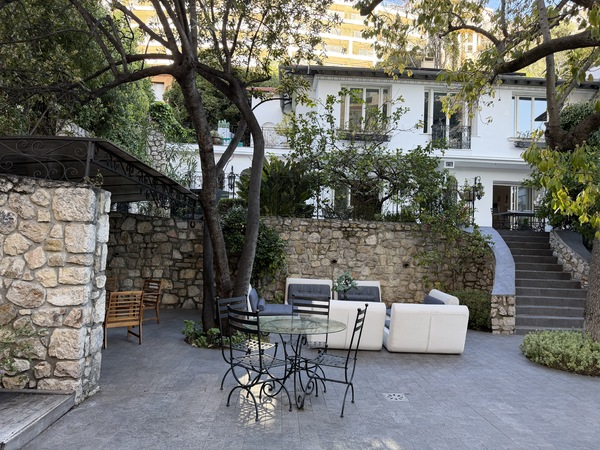 Villa Ristrutturata con Giardino, Piscina Riscaldata e Garage per 4 Auto - 6