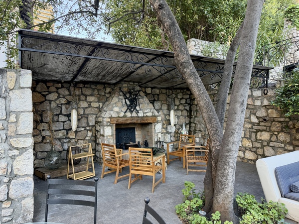 Villa Ristrutturata con Giardino, Piscina Riscaldata e Garage per 4 Auto - 5