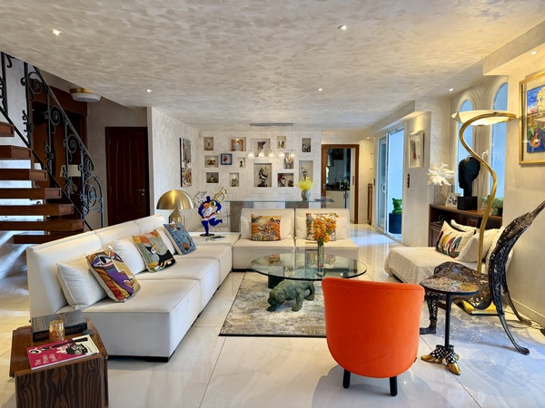 Villa Ristrutturata con Giardino, Piscina Riscaldata e Garage per 4 Auto - 8