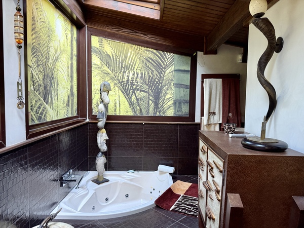 Villa Ristrutturata con Giardino, Piscina Riscaldata e Garage per 4 Auto - 14