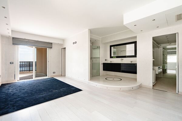Ampio appartamento situato all'ultimo piano della residenza di lusso Parc Saint Roman - 6