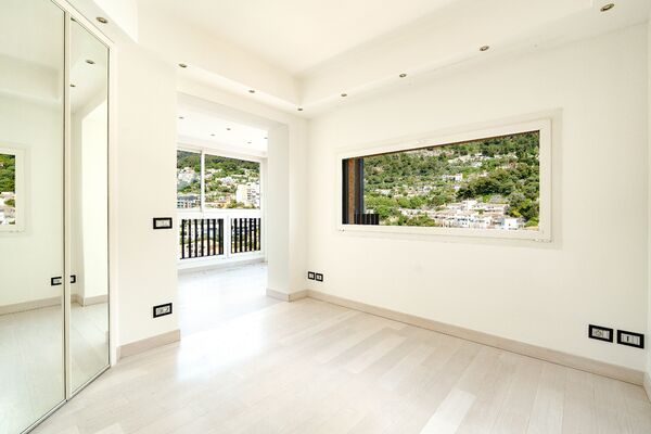 Ampio appartamento situato all'ultimo piano della residenza di lusso Parc Saint Roman - 8