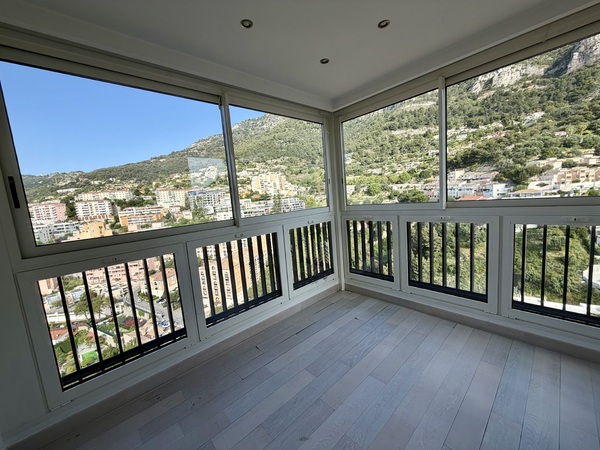 Large apartment located on the top floor of the Parc Saint Roman luxury residence - 5