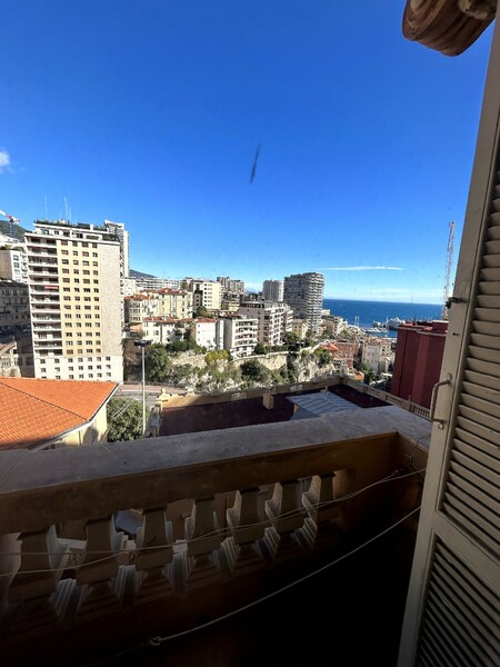 Large luxuriously renovated 5-room apartment with views of Monaco and the sea - 2