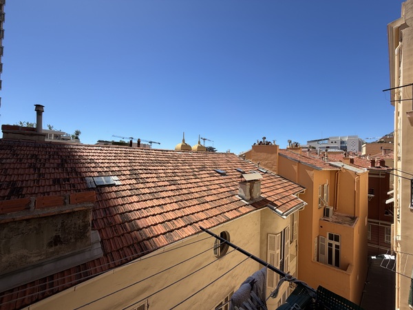 Affascinante appartamento di 3 stanze in un edificio in stile borghese e un quartiere tranquillo - 2