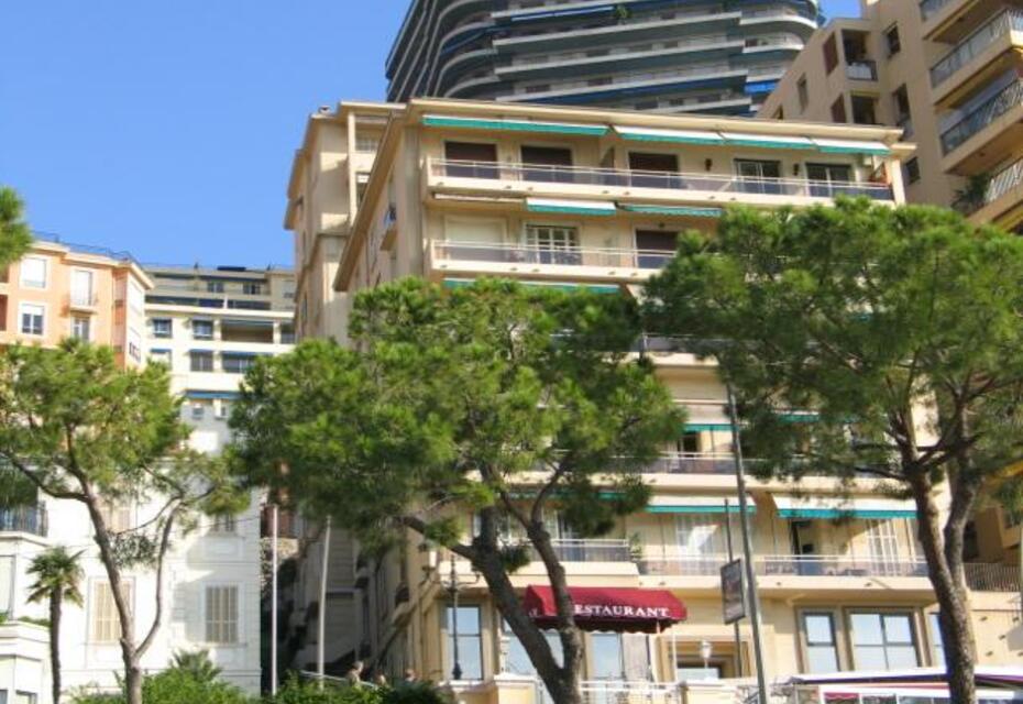 1 bedr refurbished and modern apt well located
