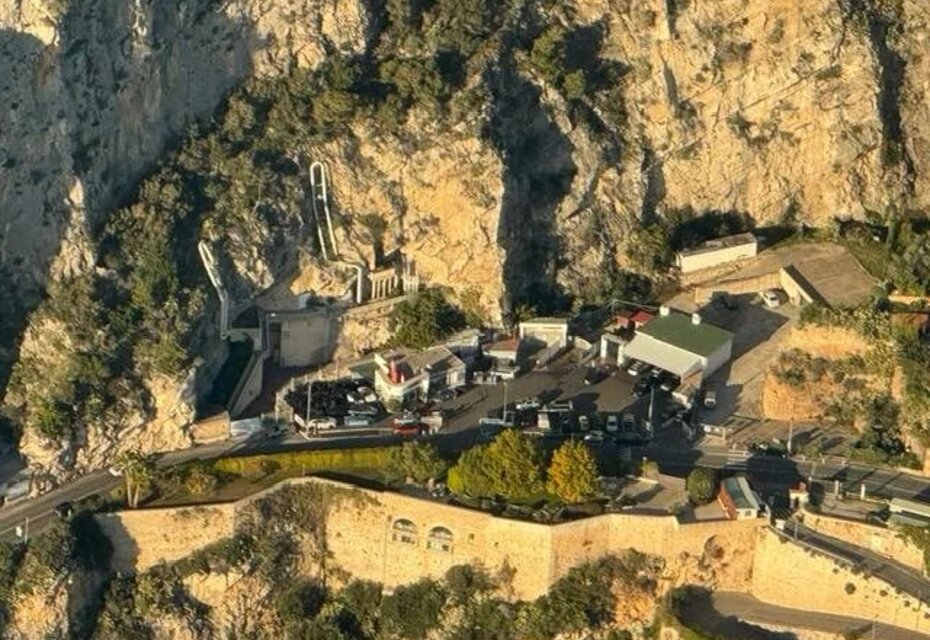 Terrain constructible à usage commercial ou industriel