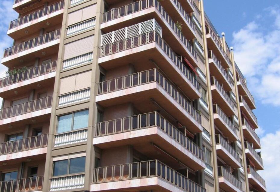 Dans un immeuble en plein centre de Monaco grand 3 pièces avec vue panoramique