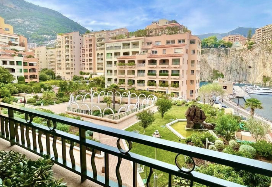 Amazing 1 bedroom refurbished apartment with a Monaco harbor view