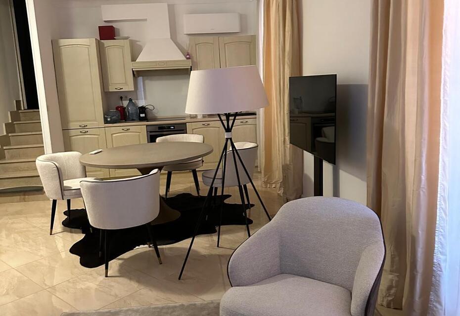 2 bedroom mixed use apartment on the quiet Monaco Ville area