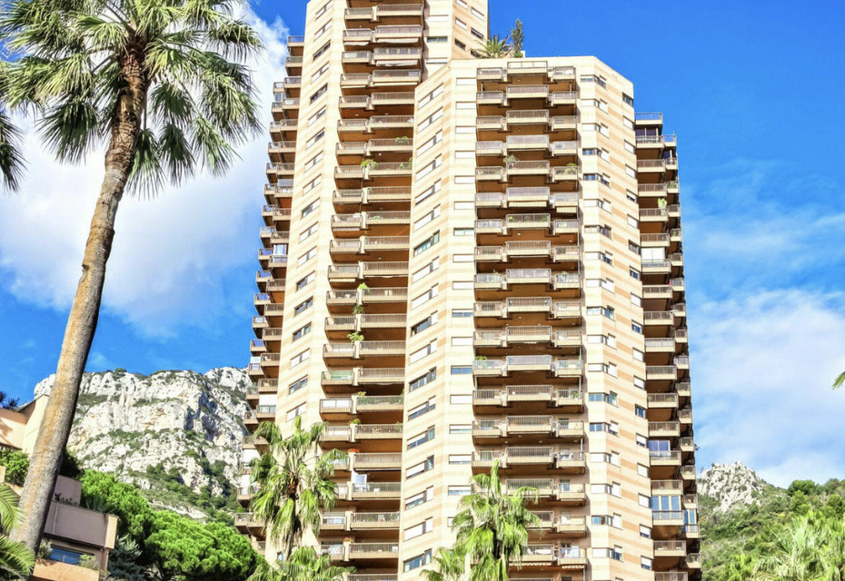 Grand appartement situé en dernier étage de la résidence de standing du Parc Saint Roman