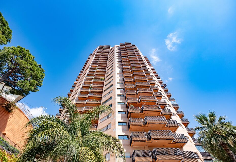 Grand appartement situé en dernier étage de la résidence de standing du Parc Saint Roman