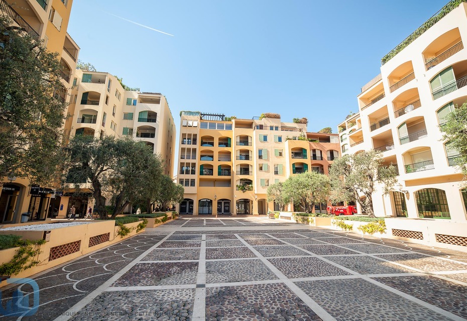 Local à vendre au calme sur la placette de Fontvieille