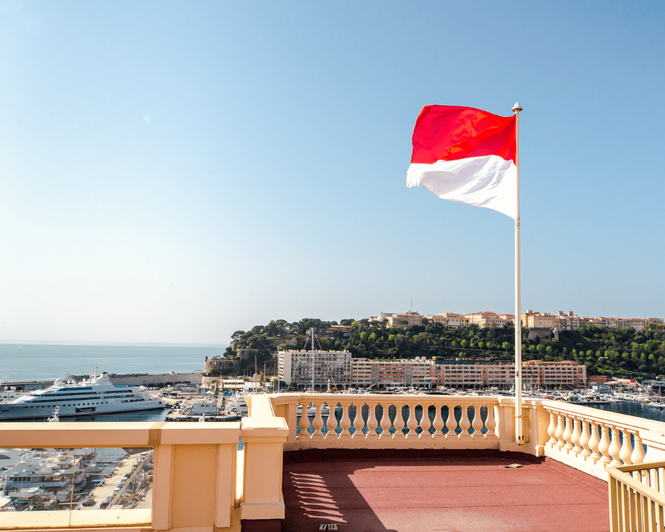 Mobile home banner - View of the Monegasque flag
