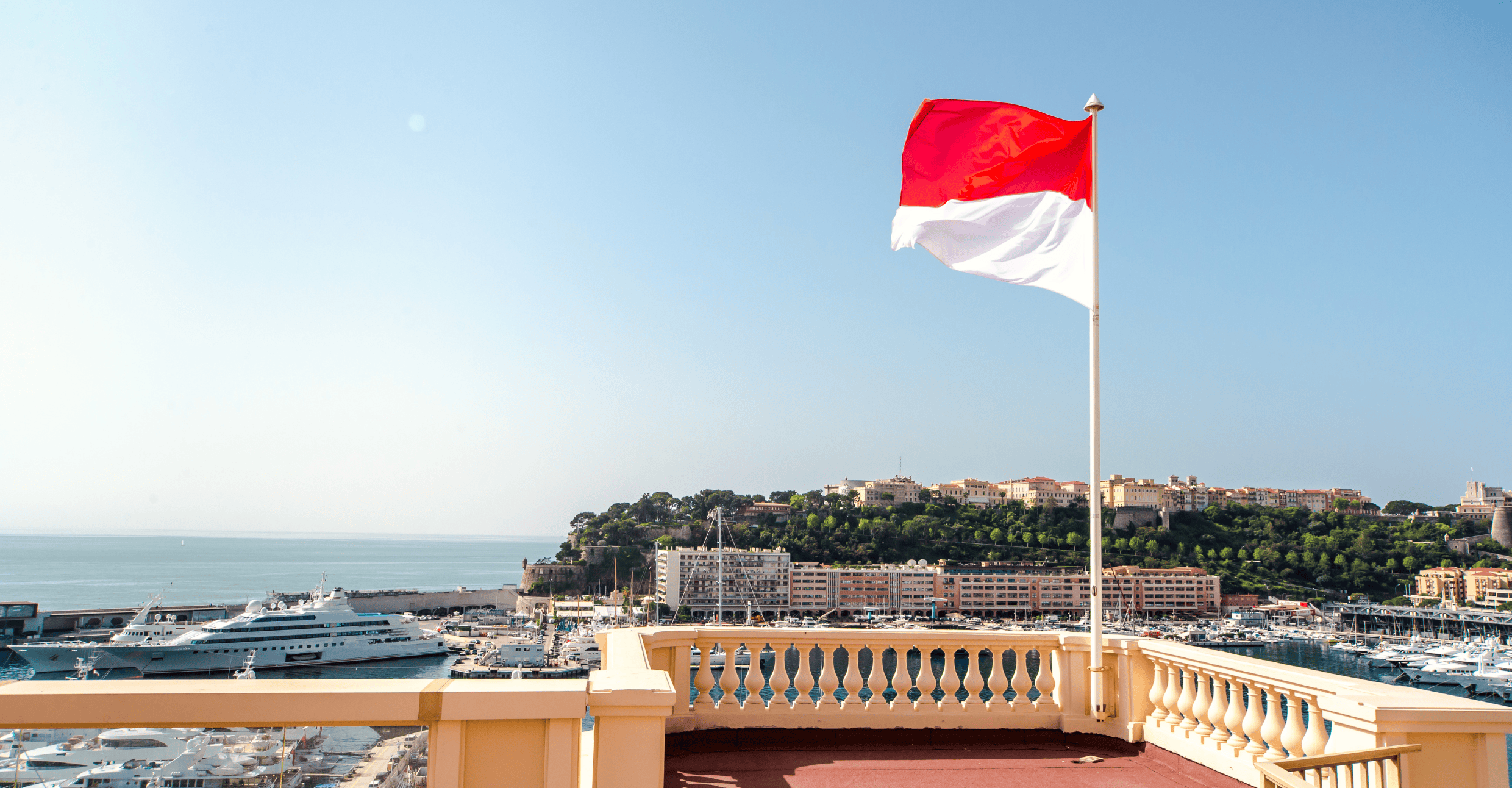 Welcome banner - Monegasque flag view